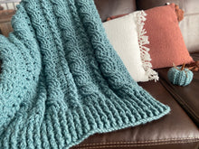 Load image into Gallery viewer, Chunky Cable Crochet Blanket