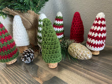 Load image into Gallery viewer, Vintage Mini Crochet Christmas Tree